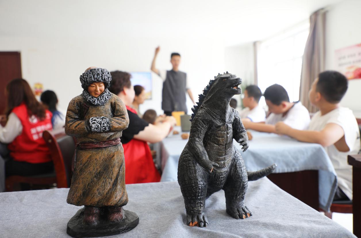 内蒙古扎兰屯：公益课堂学非遗