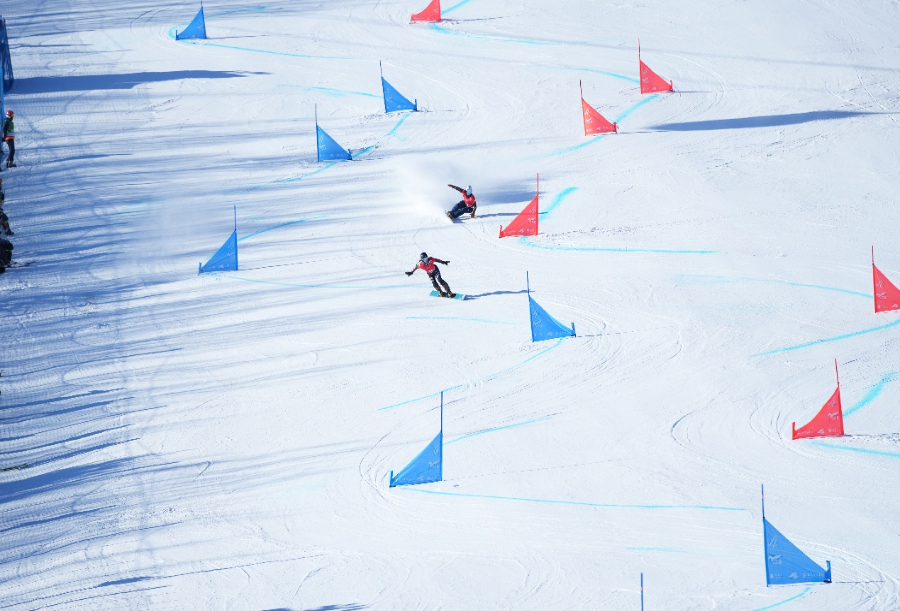 单板滑雪平行项目世界杯美林站开赛拉开米兰冬奥会资格赛序幕